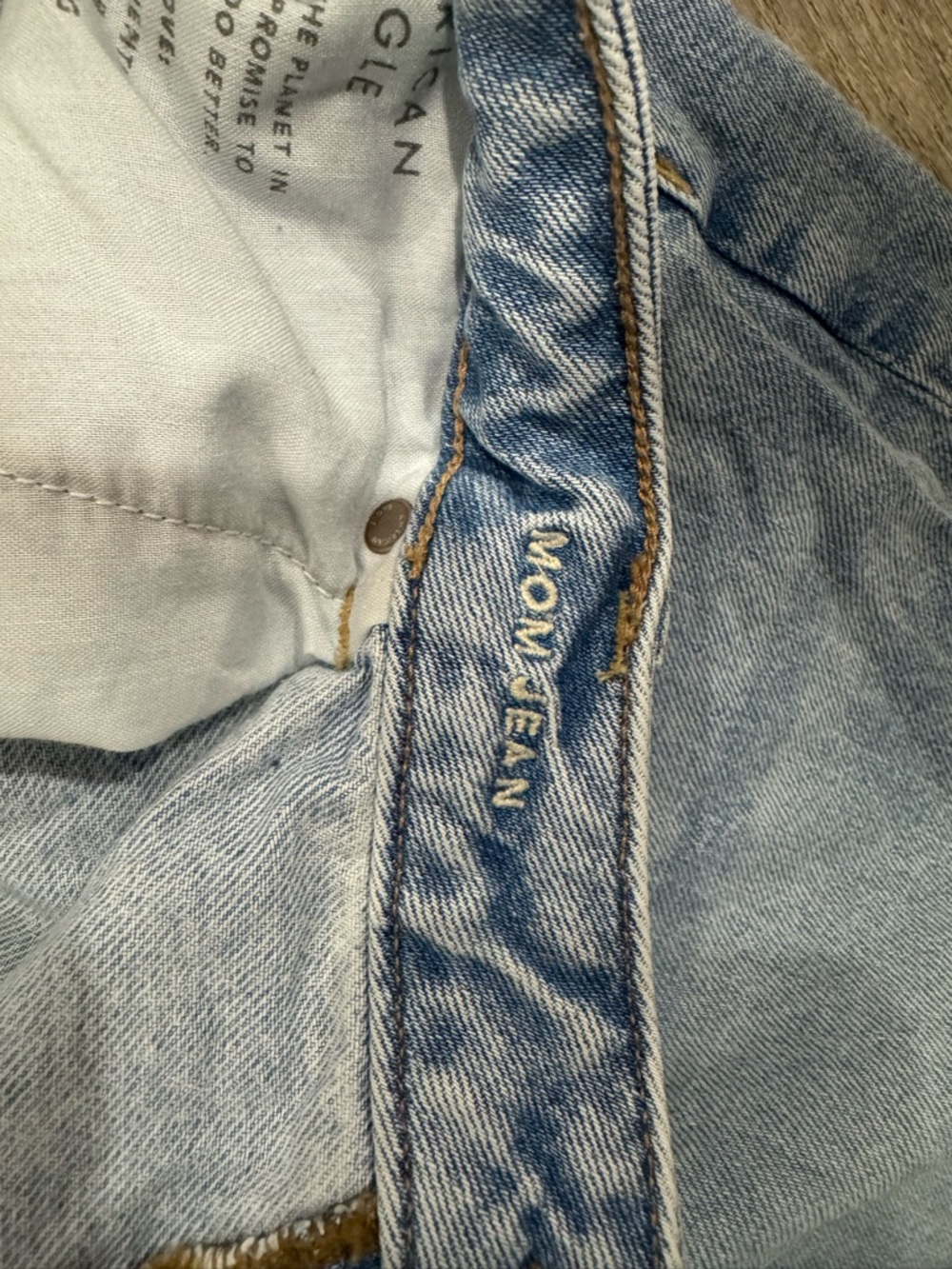 American Eagle Light Wash Mom Jeans - Picture 4 of 4